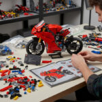 Ducati Panigale V4 S Motorcycle building blocks 42202 - Image 8